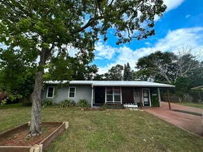 6913 Cocos Dr in Orlando, FL - Foto de edificio - Building Photo