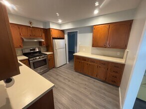 3134 Ward Ln in Wantagh, NY - Foto de edificio - Building Photo