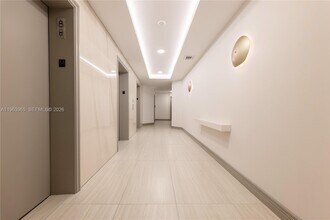 21205 Yacht Club Dr in Aventura, FL - Foto de edificio - Building Photo