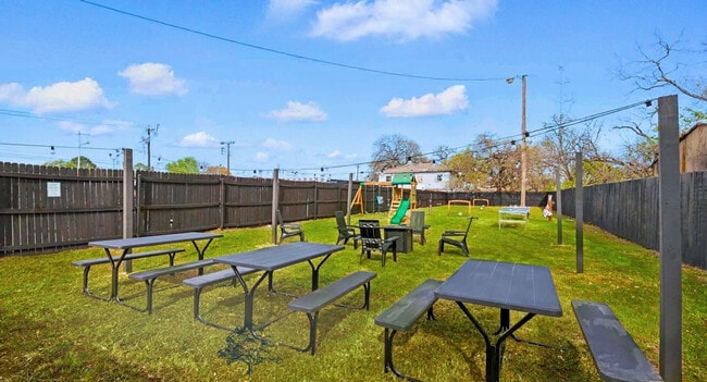 2336 Minnie St in Haltom City, TX - Building Photo - Building Photo