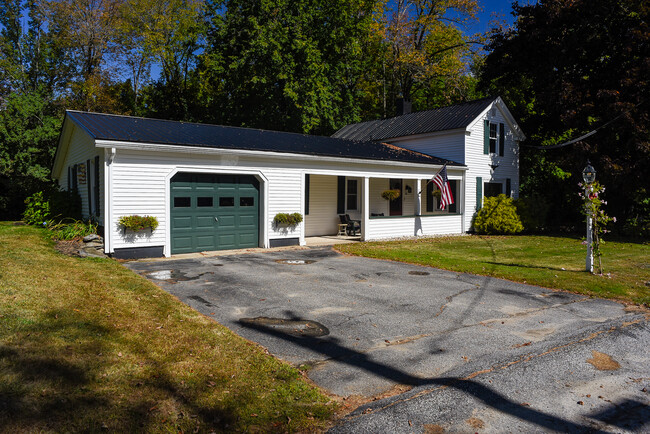 38 Christian Ridge Rd in Paris, ME - Foto de edificio - Building Photo