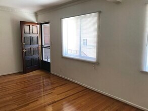 852 Cherokee N Ave, Unit 2 in Los Angeles, CA - Building Photo - Building Photo