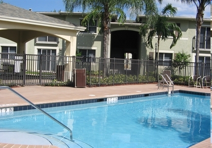 Emerald Dunes Apartments in Miami Gardens, FL - Building Photo - Building Photo