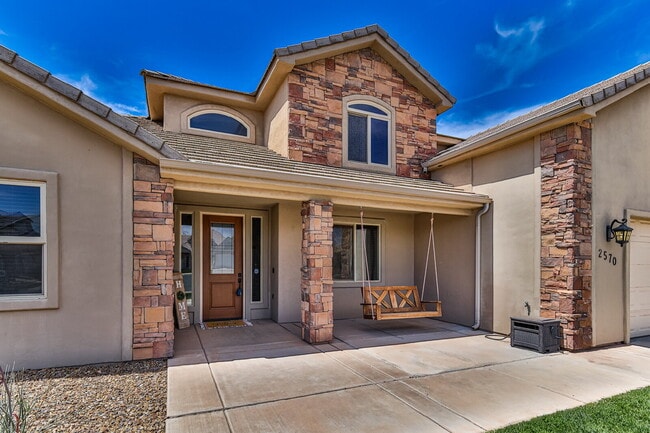 2570 S Sycamore Cir in Washington, UT - Building Photo - Building Photo