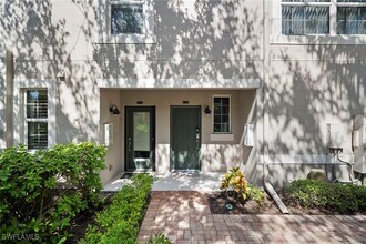 23520 Alamanda Dr in Bonita Springs, FL - Foto de edificio - Building Photo