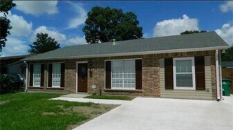 225 Brett Dr in Gretna, LA - Building Photo