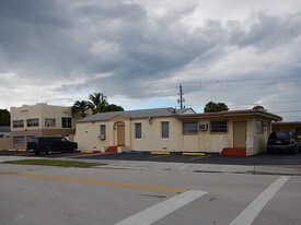 1813 Lincoln St in Hollywood, FL - Building Photo