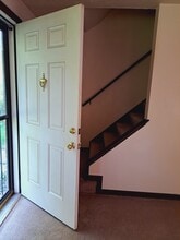 408 Brierly Ln in West Mifflin, PA - Foto de edificio - Building Photo