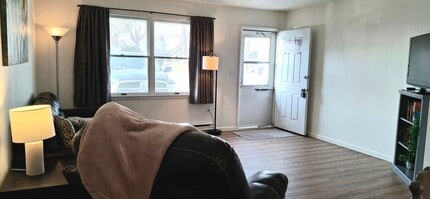 307 N Cherry Alley in Elizabethtown, PA - Building Photo - Building Photo