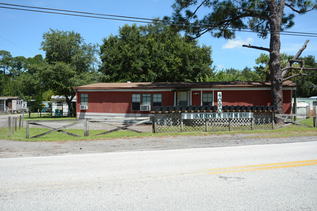 Aurora Pines Mobile Home Park in Melbourne, FL - Foto de edificio