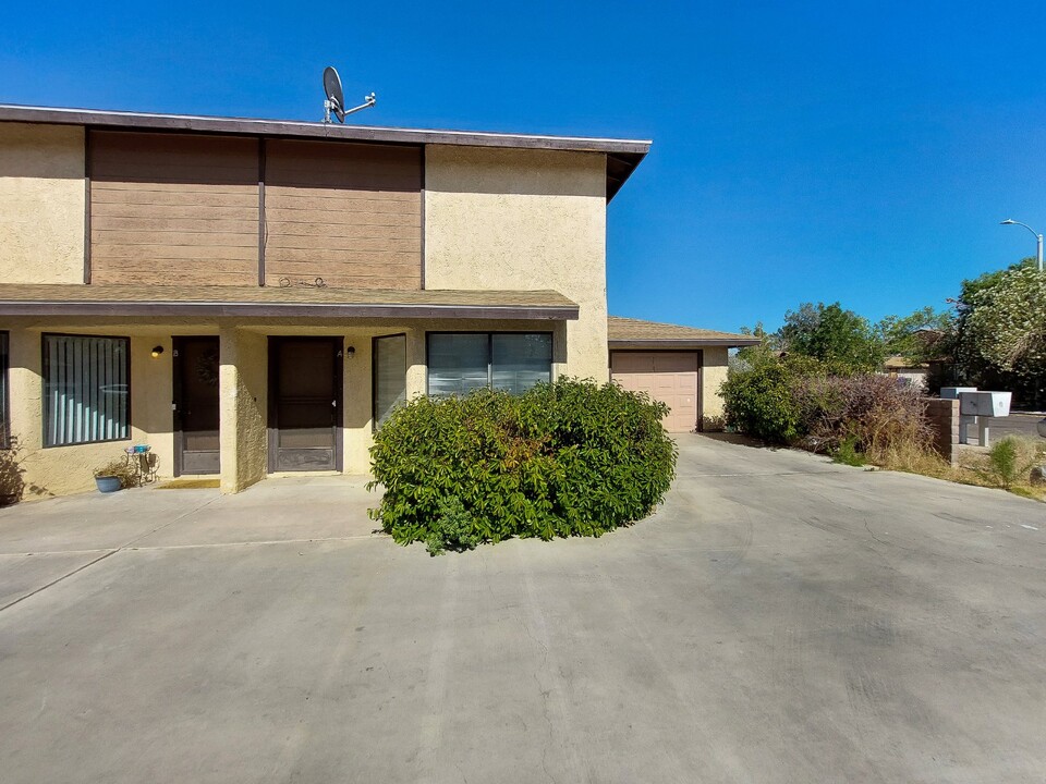 1008 W Perdew Ave, Unit A in Ridgecrest, CA - Building Photo