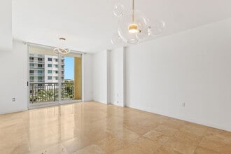 1755 E Hallandale Beach Blvd, Unit 501E in Hallandale Beach, FL - Foto de edificio - Building Photo