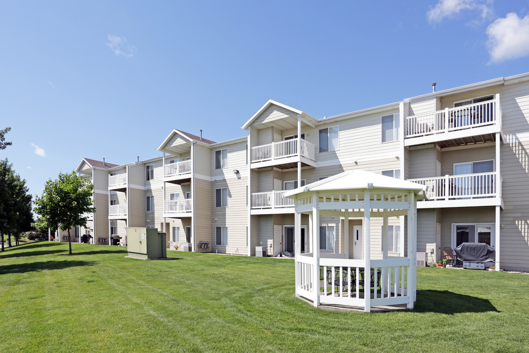 Lyncrest Apartment Homes in Sioux Falls, SD - Building Photo