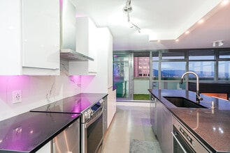 438 Seymour St in Vancouver, BC - Building Photo - Building Photo