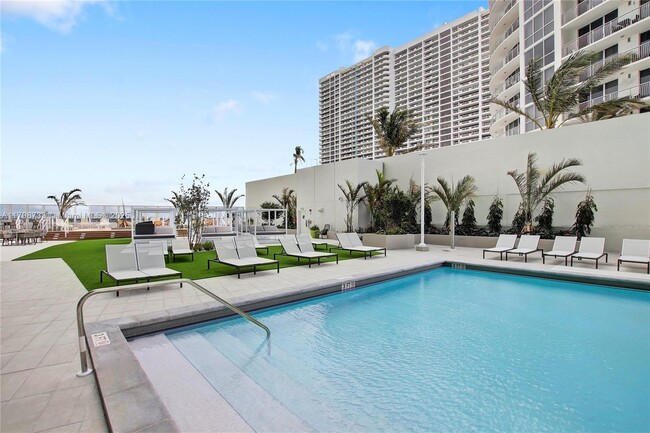 property at 1756 N Bayshore Dr