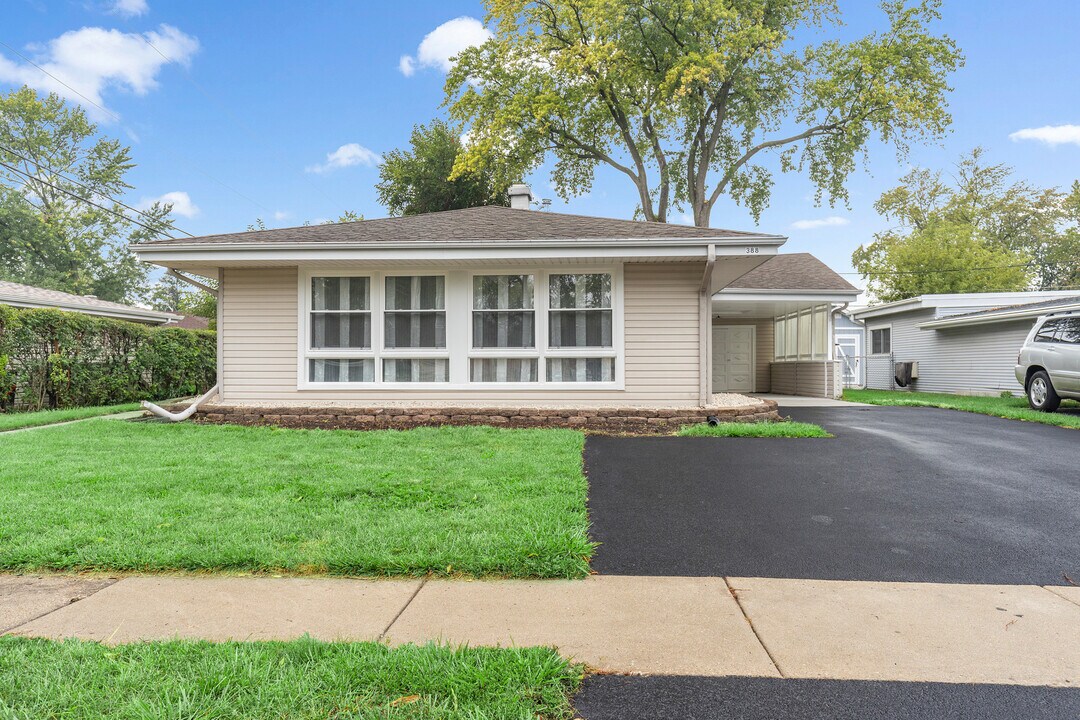 388 Nancy Ln in Wheeling, IL - Building Photo