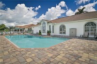 232 Glen Eagle Cir in Naples, FL - Building Photo - Building Photo