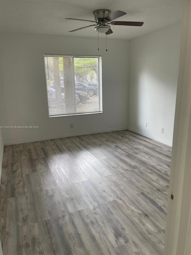 13942 SW 91st Terrace in Miami, FL - Building Photo - Building Photo