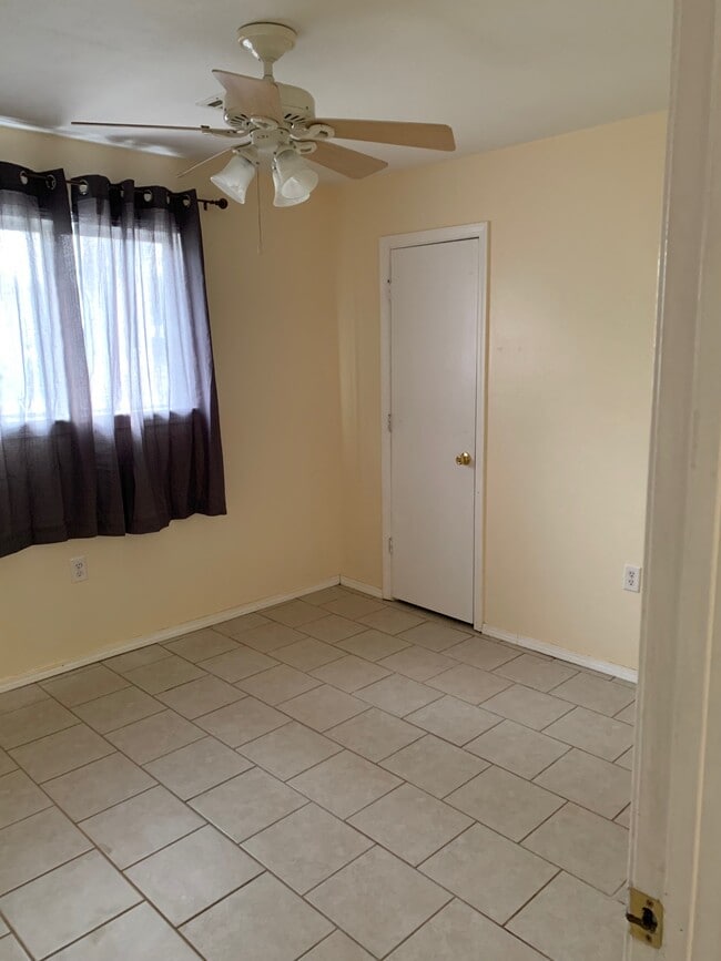 property at 513 E 5th Pl