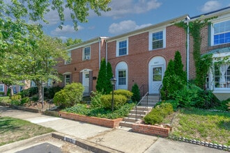 8063 Saint Annes Ct, Unit Bedroom 3 in Alexandria, VA - Building Photo - Building Photo