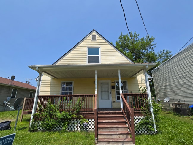1302 N 28th St