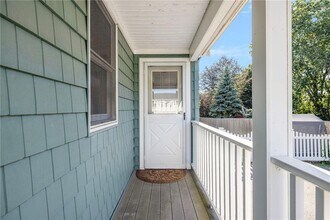 36 N Beacon Terrace in Middletown, RI - Building Photo - Building Photo