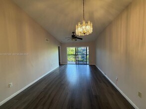 9971 Nob Hill Pl in Sunrise, FL - Building Photo - Building Photo