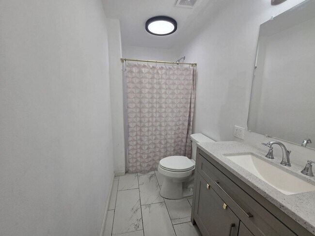 108 W Acheson St in Denison, TX - Foto de edificio - Building Photo