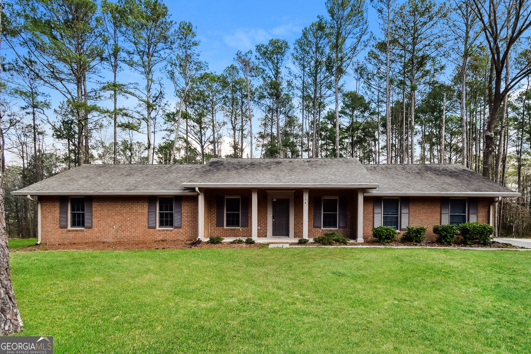 154 Old Norton Rd in Fayetteville, GA - Building Photo