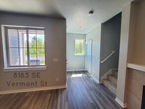 8183 SE Vermont St in Hillsboro, OR - Building Photo - Building Photo