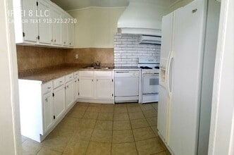 2865 E Admiral Pl in Tulsa, OK - Building Photo - Building Photo