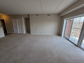 3501 Wellington Ct, Unit 409 in Rolling Meadows, IL - Foto de edificio - Building Photo