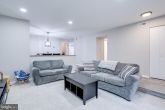 6454 Birch Leaf Ct in Burke, VA - Building Photo - Building Photo