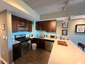 1323 W Morse Ave, Unit 508 in Chicago, IL - Building Photo