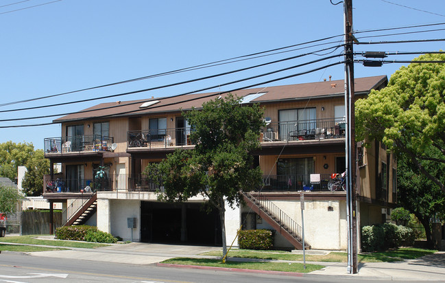 320 S Orange Ave in Santa Ana, CA - Building Photo - Building Photo