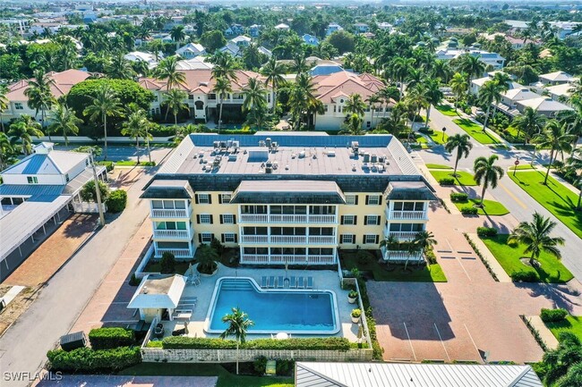 666 3rd St S in Naples, FL - Foto de edificio - Building Photo