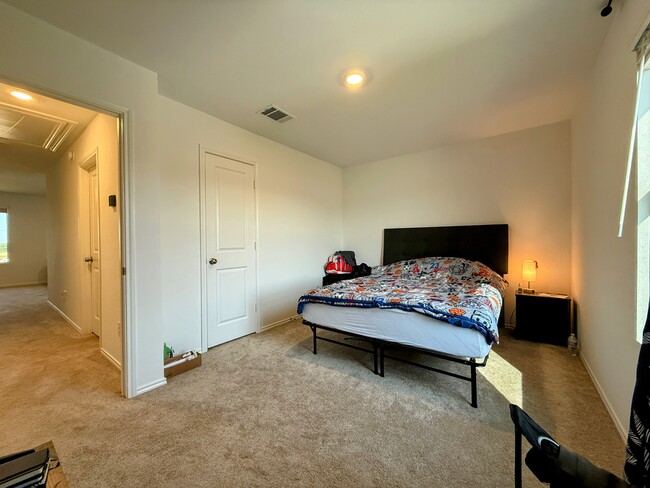 412 Texas Angel Way in Jarrell, TX - Building Photo - Building Photo