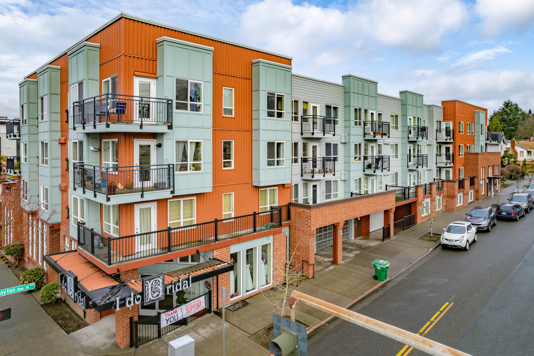 Sapphire Condominiums in Seattle, WA - Building Photo