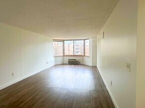 1 2nd St in Jersey City, NJ - Foto de edificio - Building Photo