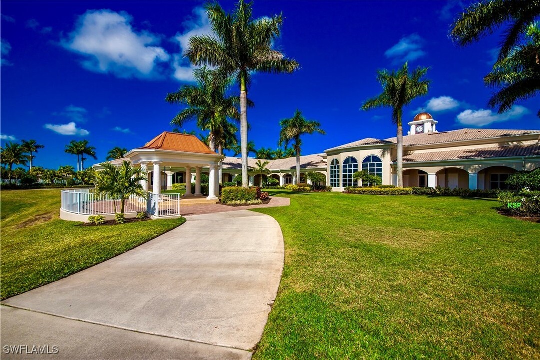 28541 Hammerhead Ln in Bonita Springs, FL - Foto de edificio