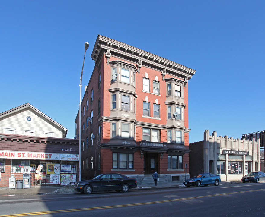 325-329 E Main St in Waterbury, CT - Building Photo