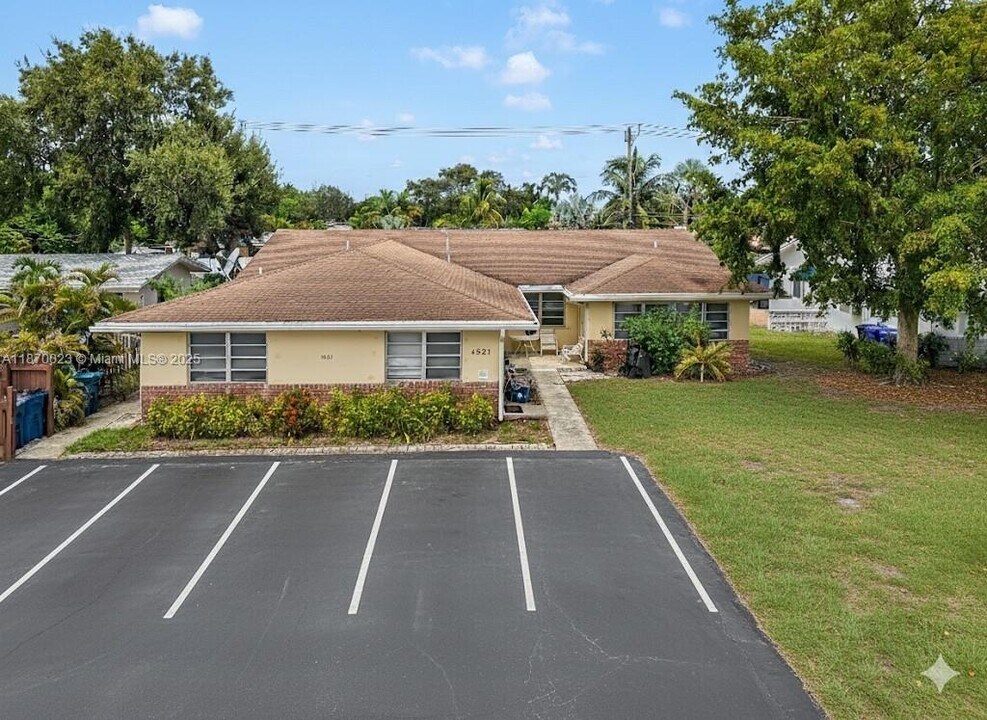 1821 NE 56th St in Fort Lauderdale, FL - Building Photo