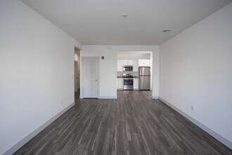 Westbrook Green 55+ in East Islip, NY - Foto de edificio - Interior Photo