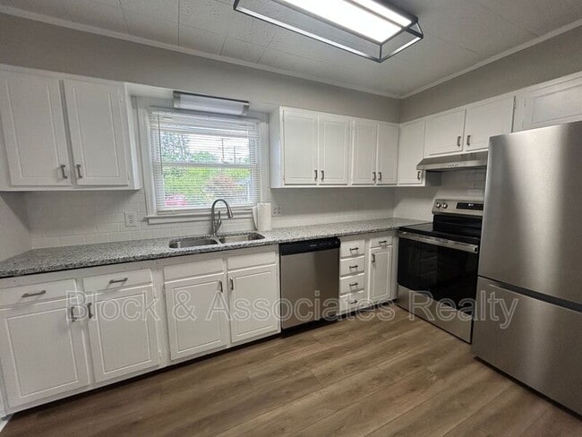 735 W Mountain St in Kernersville, NC - Building Photo - Building Photo