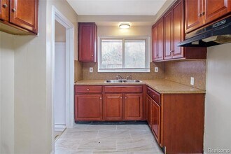 24261 Condon St in Oak Park, MI - Building Photo - Building Photo