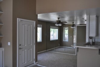 24401 Valle Del Oro in Santa Clarita, CA - Building Photo - Building Photo