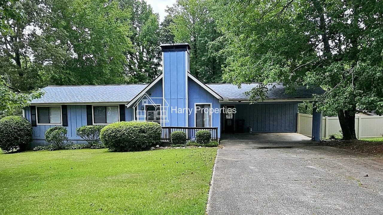 6779 Oakland Dr in Douglasville, GA - Foto de edificio