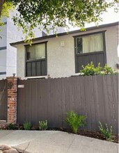 11120 Hartsook St in North Hollywood, CA - Building Photo - Building Photo