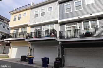 6041 Maple Hill Rd in Ellicott City, MD - Building Photo - Building Photo