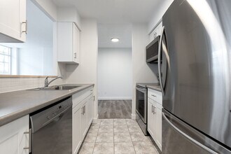 5 Rosehill Ave in Toronto, ON - Building Photo - Building Photo